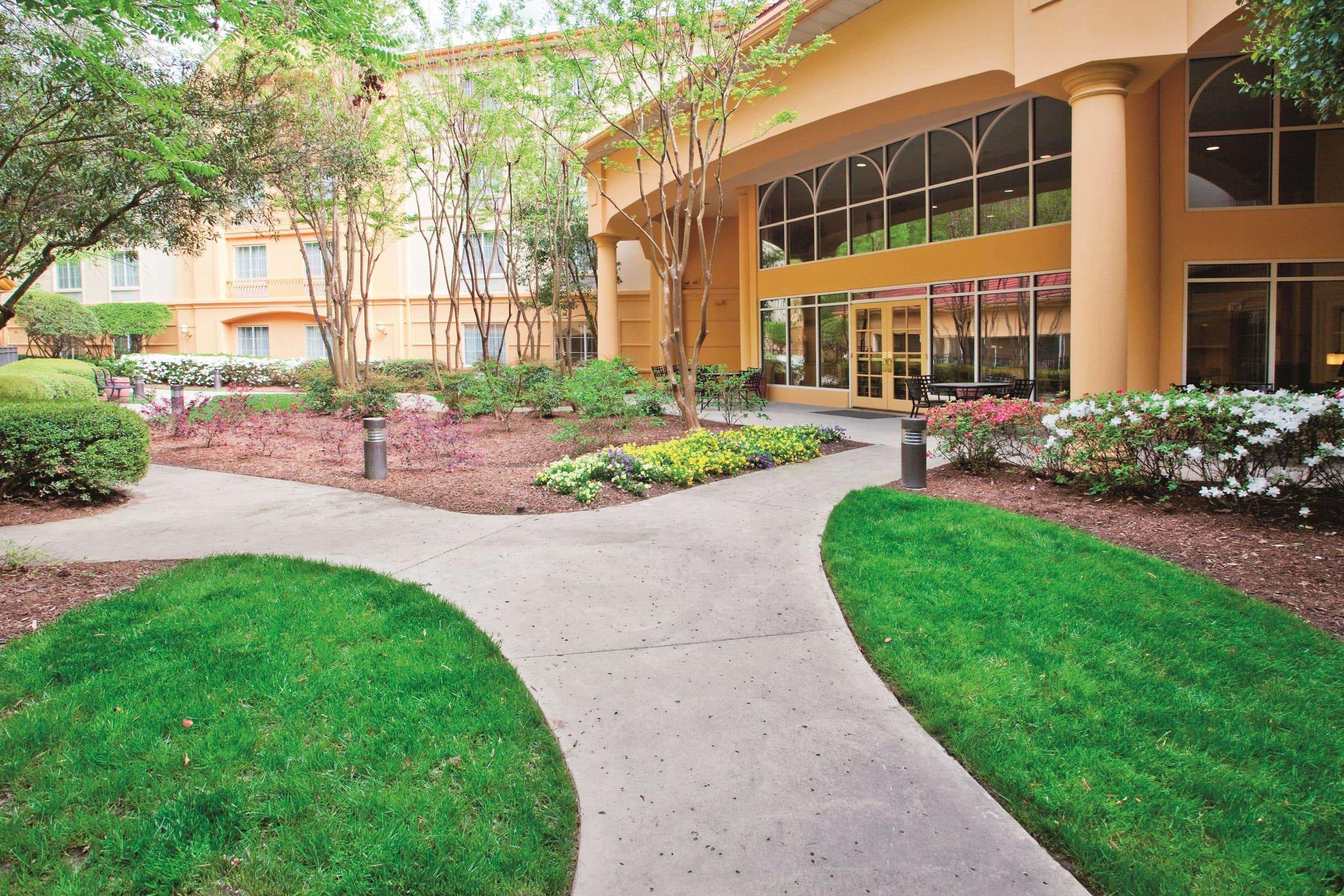 La Quinta Inn & Suites By Wyndham University Area Chapel Hill Durham Exterior photo